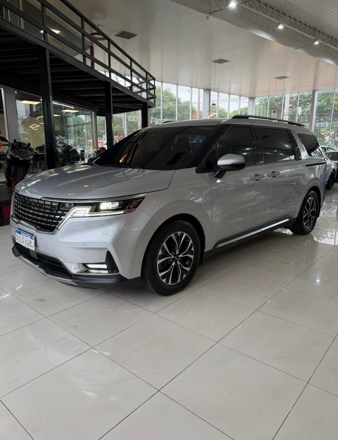 Kia Carnival 2023 — foto 1