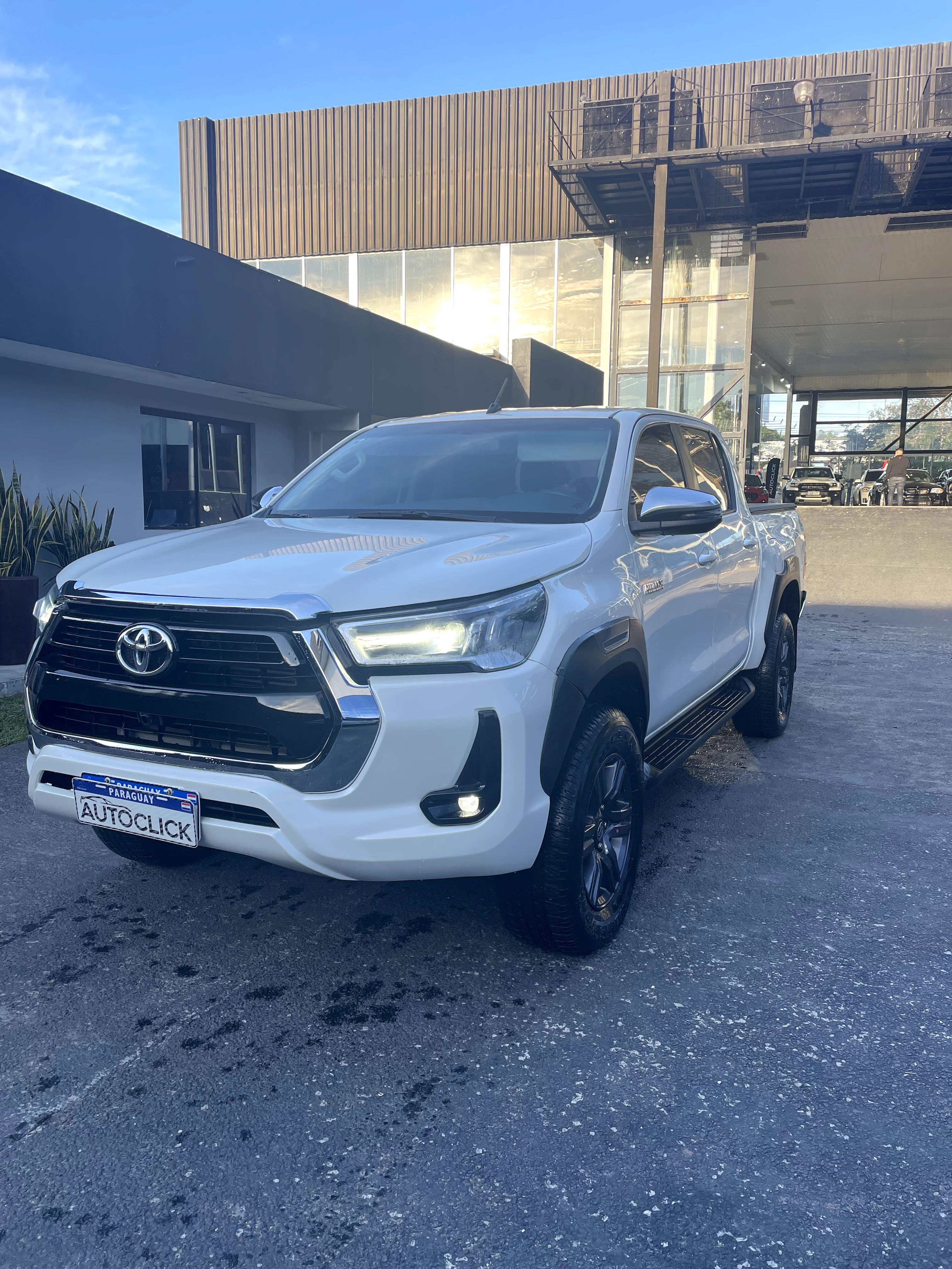 Toyota HILUX SR 2022 — foto 1