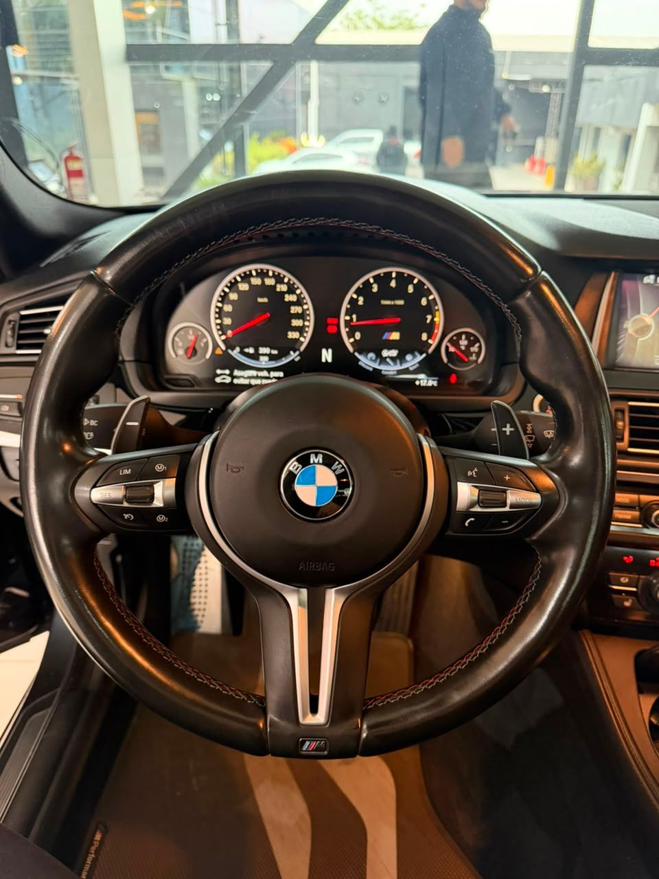 BMW M5 2014 — foto 3